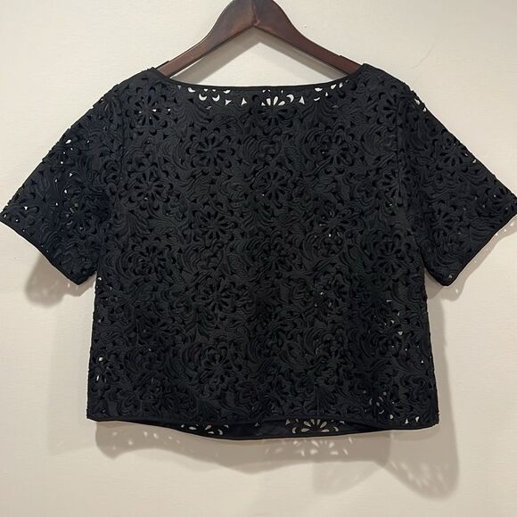 Banana Republic Women’s Black Short Sleeve Lace Cropped Blouse - Size Small - Picture 4 of 4